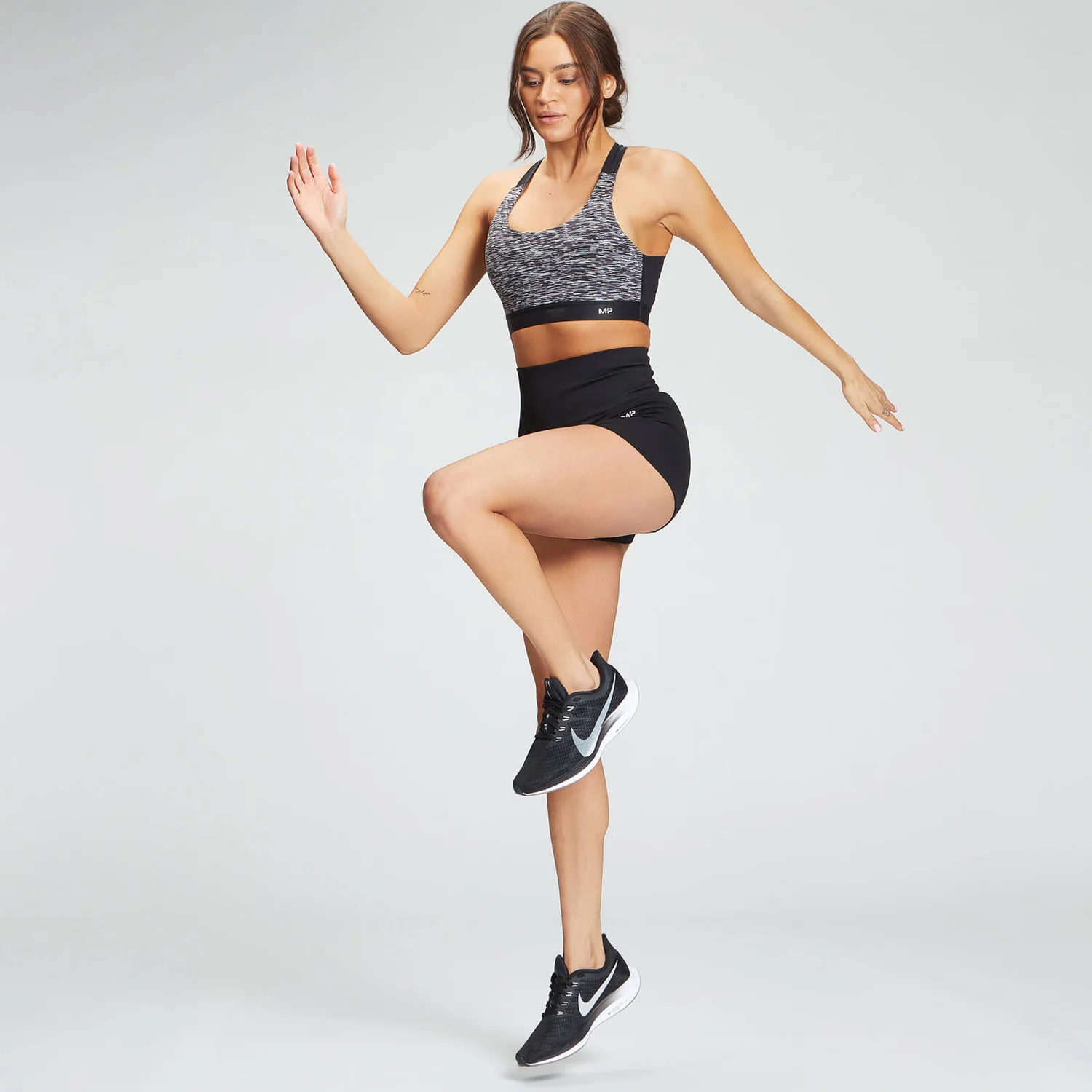 MP Women's Shape Seamless Booty Shorts - Black 4 MP Women's Shape Seamless Booty Shorts - Black – Bild 2