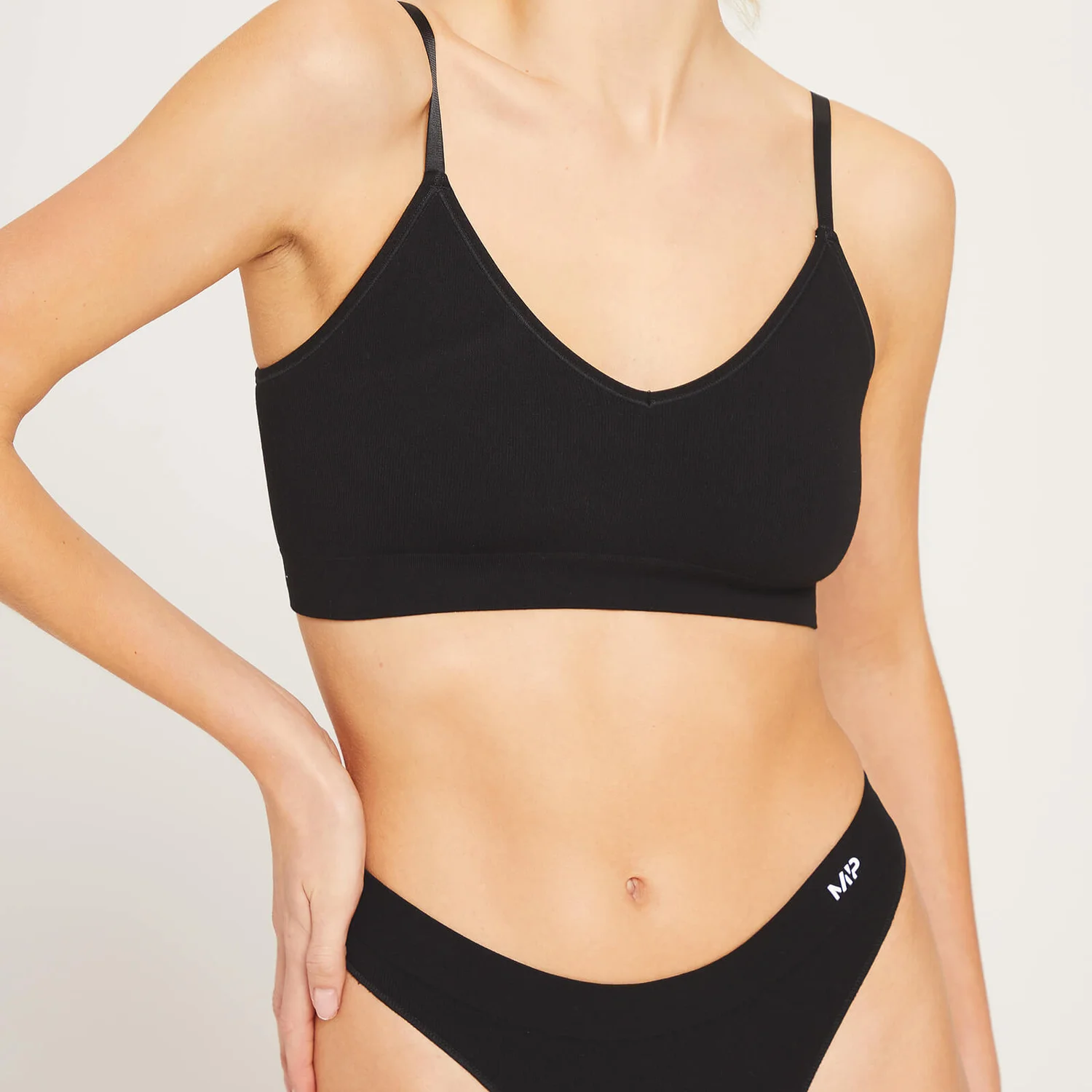 MP Women's Composure Seamless V-Neck Bralette - Black 5 MP Women's Composure Seamless V-Neck Bralette - Black – Bild 3