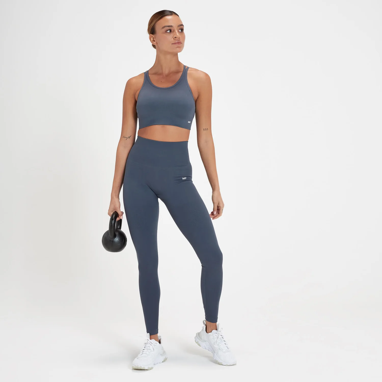 MP Women's Tempo Seamless Sports Bra - Graphite 4 MP Women's Tempo Seamless Sports Bra - Graphite – Bild 3